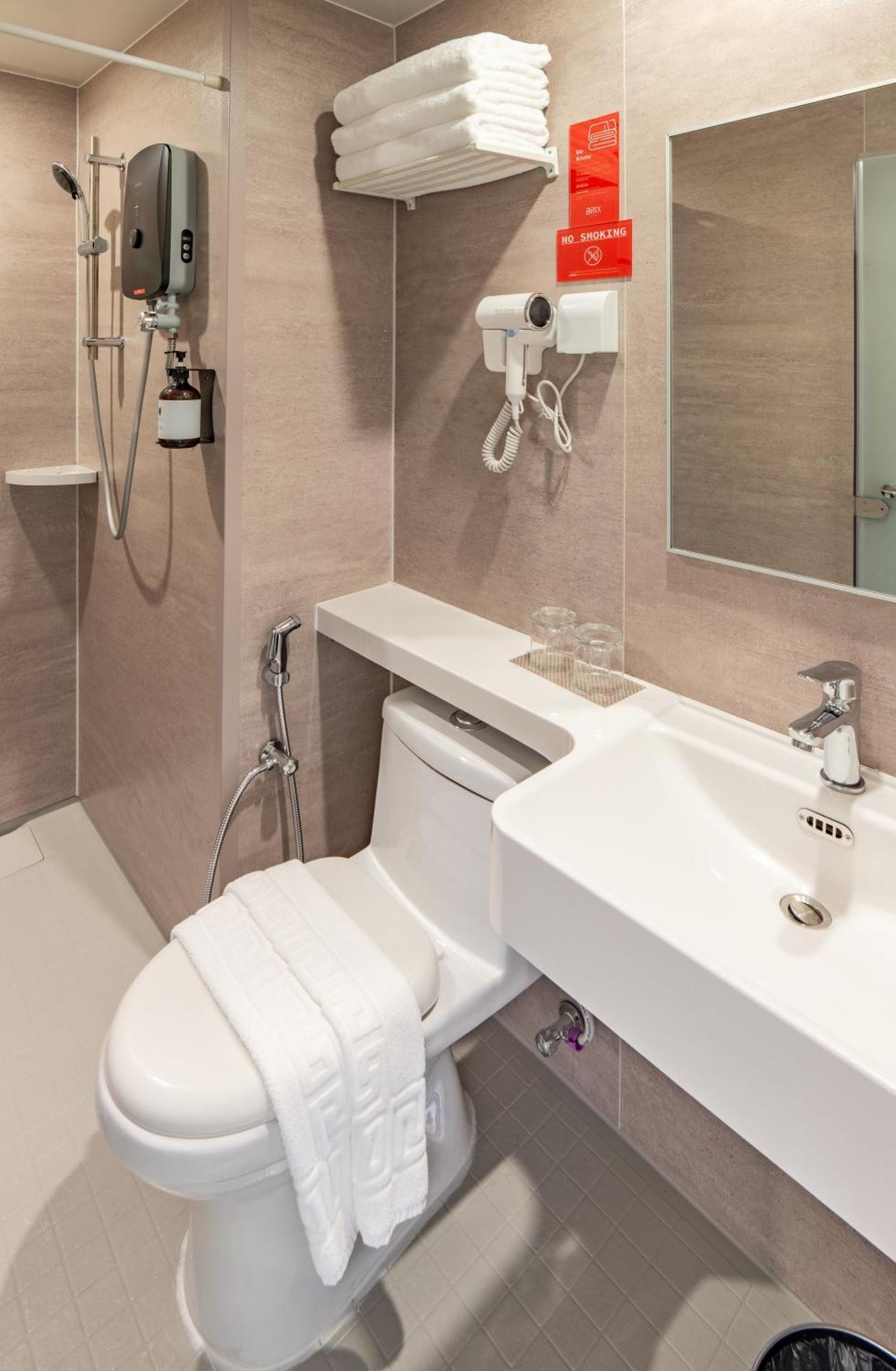 Brix Klia By Pinetree Hotel Sepang Ngoại thất bức ảnh
